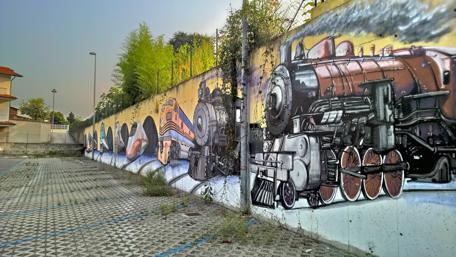 Vivid Train Murals on Urban Wall Art wallpaper