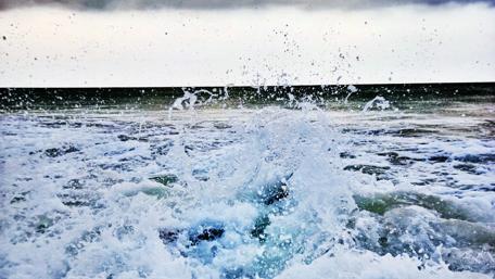 Majestic Ocean Waves Embracing the Shore wallpaper