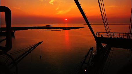 Serene Sunset Over Tranquil Waters wallpaper