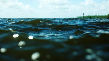 Gentle Waves Under a Blue Sky wallpaper