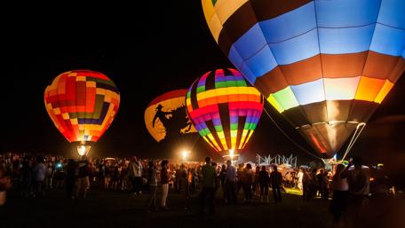 Colorful Hot Air Balloons Festival Night Scene 4K Wallpaper wallpaper
