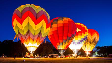 Hot Air Balloon Adventure at Dusk wallpaper