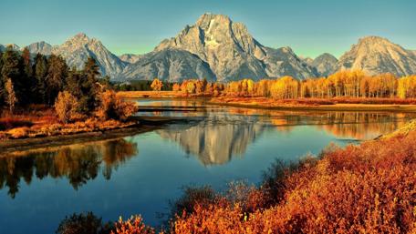 Water reflection in the lake wallpaper