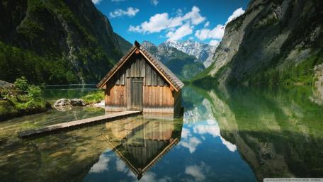 Serenity in Nature's Reflection wallpaper