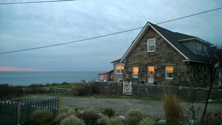 Serene Coastal Retreat for Tranquil Living wallpaper