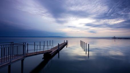 Tranquil Waterside Pier at Dusk wallpaper