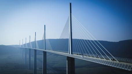 Majestic City Bridge in the Morning Light wallpaper