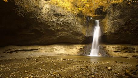Serene Autumn Waterfall in Nature wallpaper
