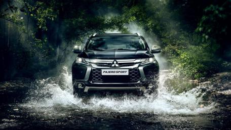 Dynamic Mitsubishi Pajero Sport in Action wallpaper