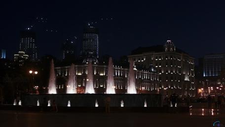 City Night Lights and Fountain Display wallpaper