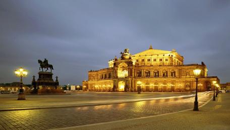 Stunning Nighttime Cityscape of Historic Architecture wallpaper