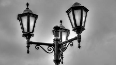 Urban Elegance in Colombia's Street Lights wallpaper