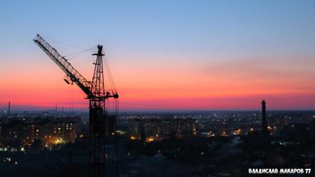 Cherkassy Skyline at Dusk with Construction Crane wallpaper
