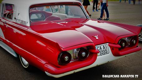 Classic Red Beauty on Display in Cherkassy wallpaper