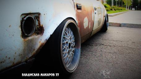 Rustic Charm of Cherkassy Car Culture wallpaper