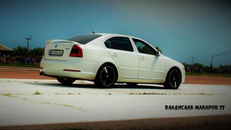 Sleek White Car on the Track wallpaper