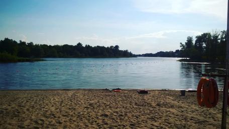 Serene Beachfront by the Waterway wallpaper