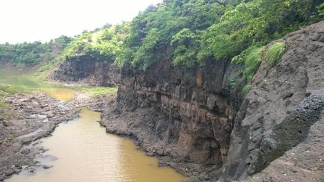 Serene Riverscape in Indian Wilderness wallpaper