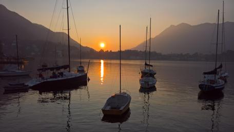 Tranquil Sunset Over the Bay wallpaper