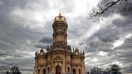 Majestic Palace Under Dramatic Clouds wallpaper