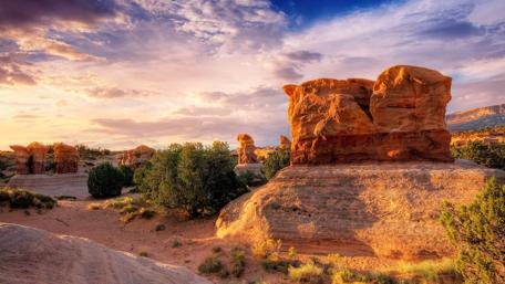 Desert Serenity in Vibrant Colors wallpaper