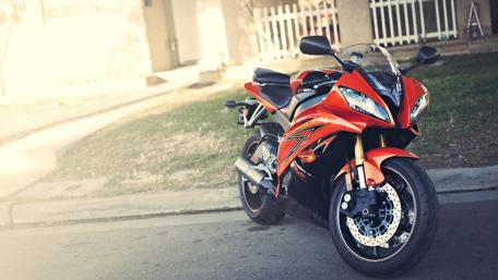 Yamaha R6 on a Sunny Day wallpaper