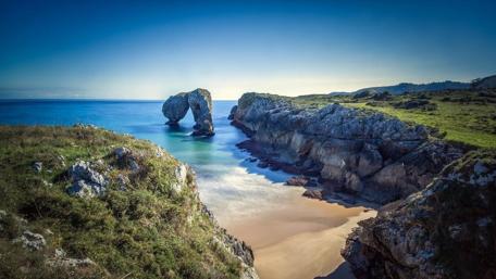 Serene Coastal Bliss wallpaper
