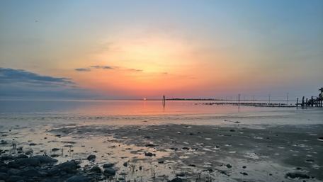 Serene Sunset Over the Caspian Sea wallpaper