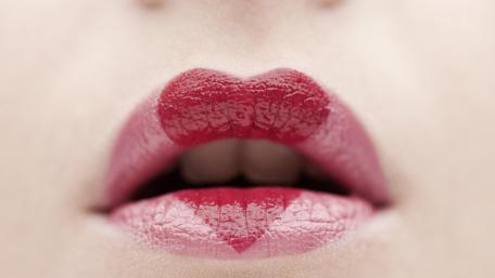 Romantic Lips in 4K Elegance wallpaper