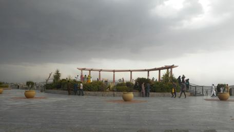 Serene Park Under Cloudy Skies wallpaper