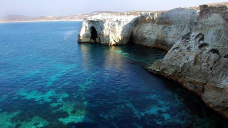 Serene Coastal Landscape with Crystal Clear Waters wallpaper