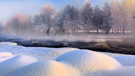 Serene Winter Wonderland Scene wallpaper