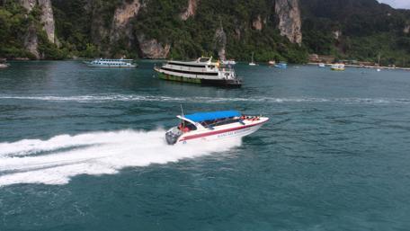 Thrilling Adventure on the Open Sea wallpaper