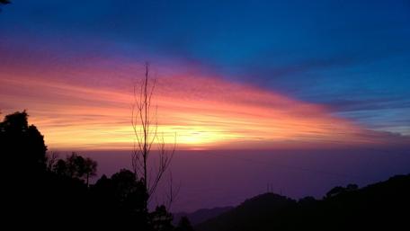 Serene Evening Sunset Over Mountains wallpaper