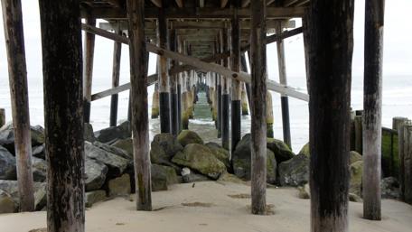 Serene View Beneath the Pier wallpaper