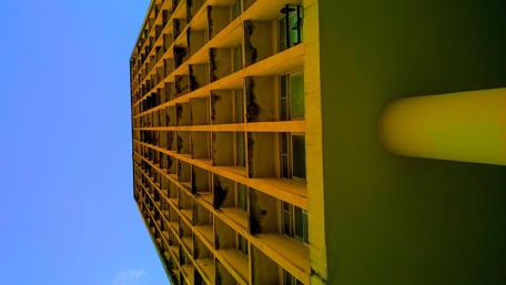 Urban Perspectives with a Skyward View wallpaper