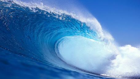 Majestic Ocean Wave Scene wallpaper