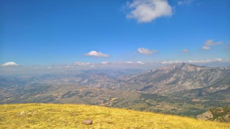 Majestic Mountain View Under Clear Skies wallpaper