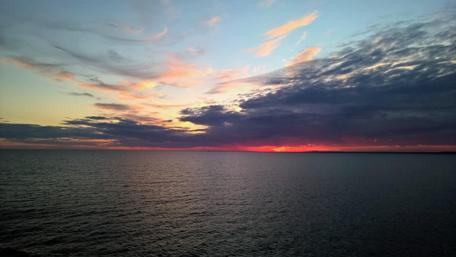 Serene Sunset Over Calm Waters wallpaper