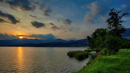 Serene Sunset Over Tranquil Lake Scene wallpaper