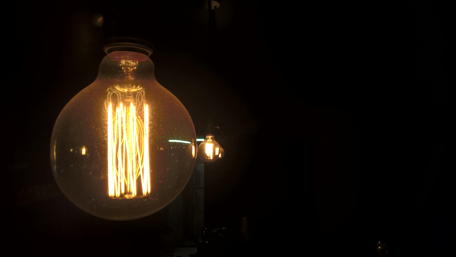 Warm Twinkle of Vintage Light Bulbs in Darkness wallpaper