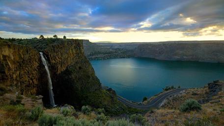 Majestic Waterfall Overlooking Tranquil Lake wallpaper