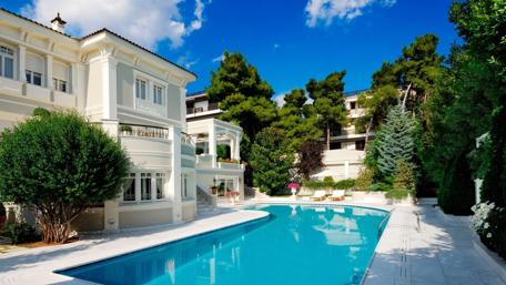 Dreamy Poolside Retreat for Relaxation and Joyful Living wallpaper