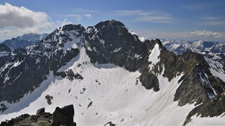 Majestic Snow-Capped Mountains Under Clear Skies wallpaper
