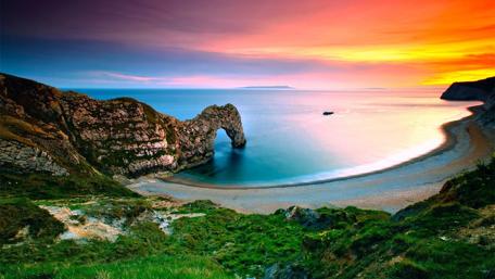 Serene Sunset Over Tranquil Bay Scene wallpaper