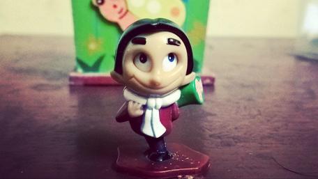 Whimsical Statue Brings Laughter to Life wallpaper