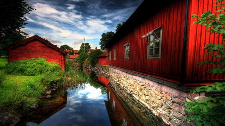Charming Cottage Reflections in Tranquil Waters wallpaper
