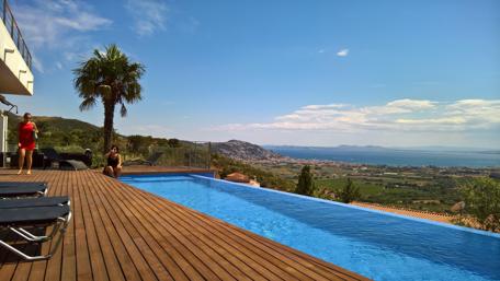 Serenity by the Poolside with a Stunning View wallpaper