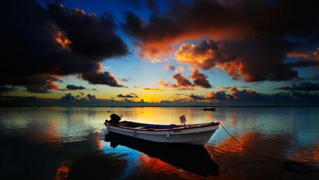 Serene Sunset and a Lonely Boat wallpaper