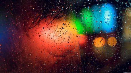 Vivid Rainy Night Reflections wallpaper